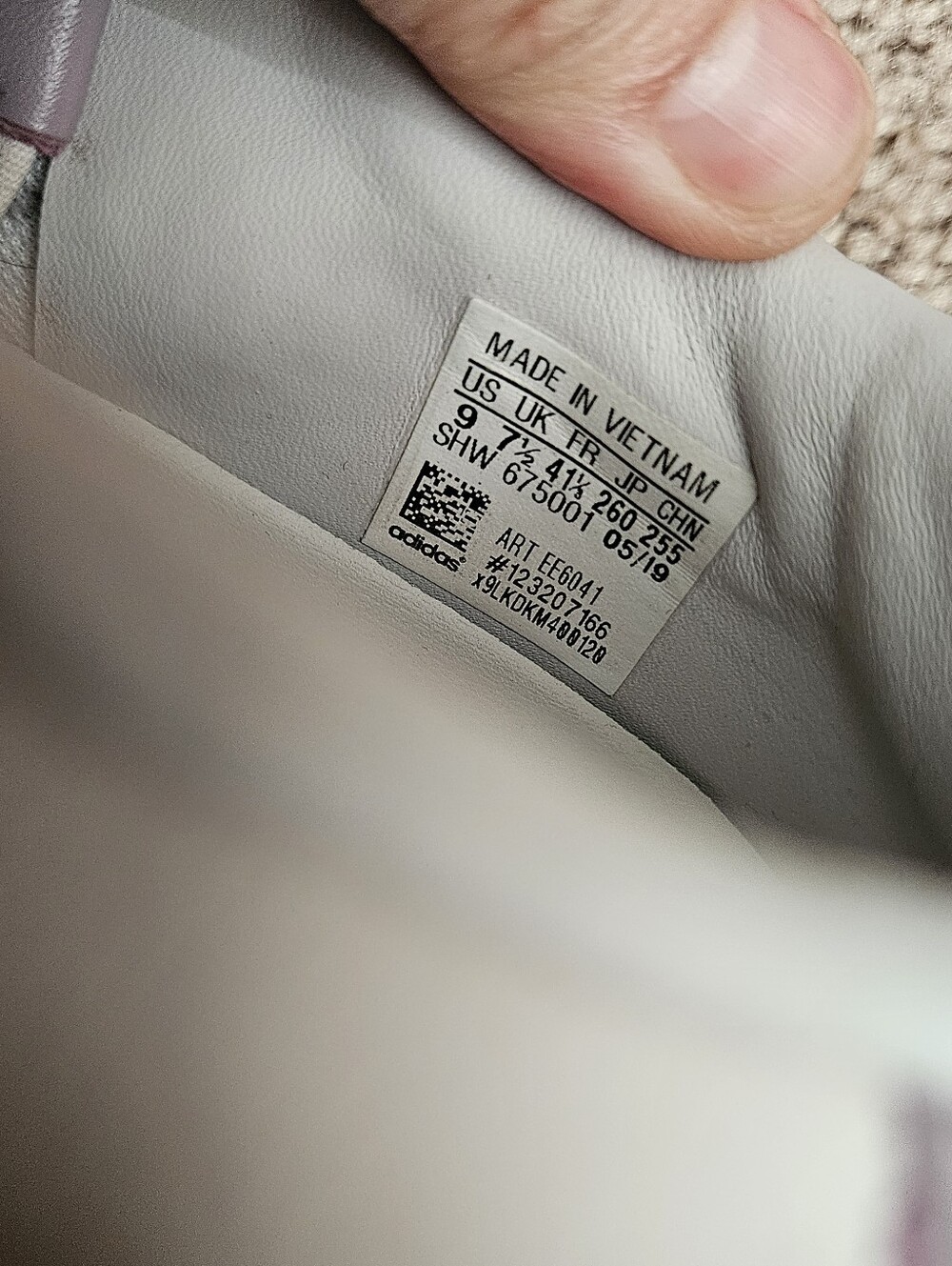 Sneakers - Picture 4 of 8